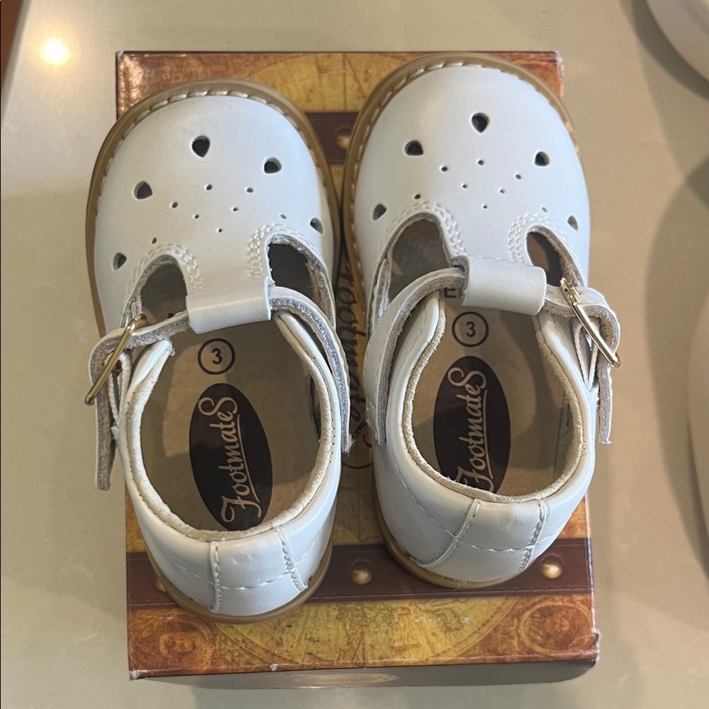 FootMates girls size 3. New in box. Never worn.
